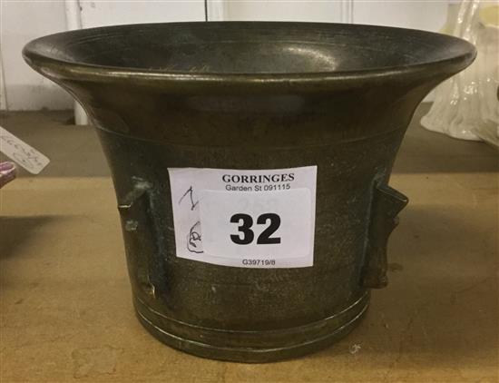 Bronze mortar(-)